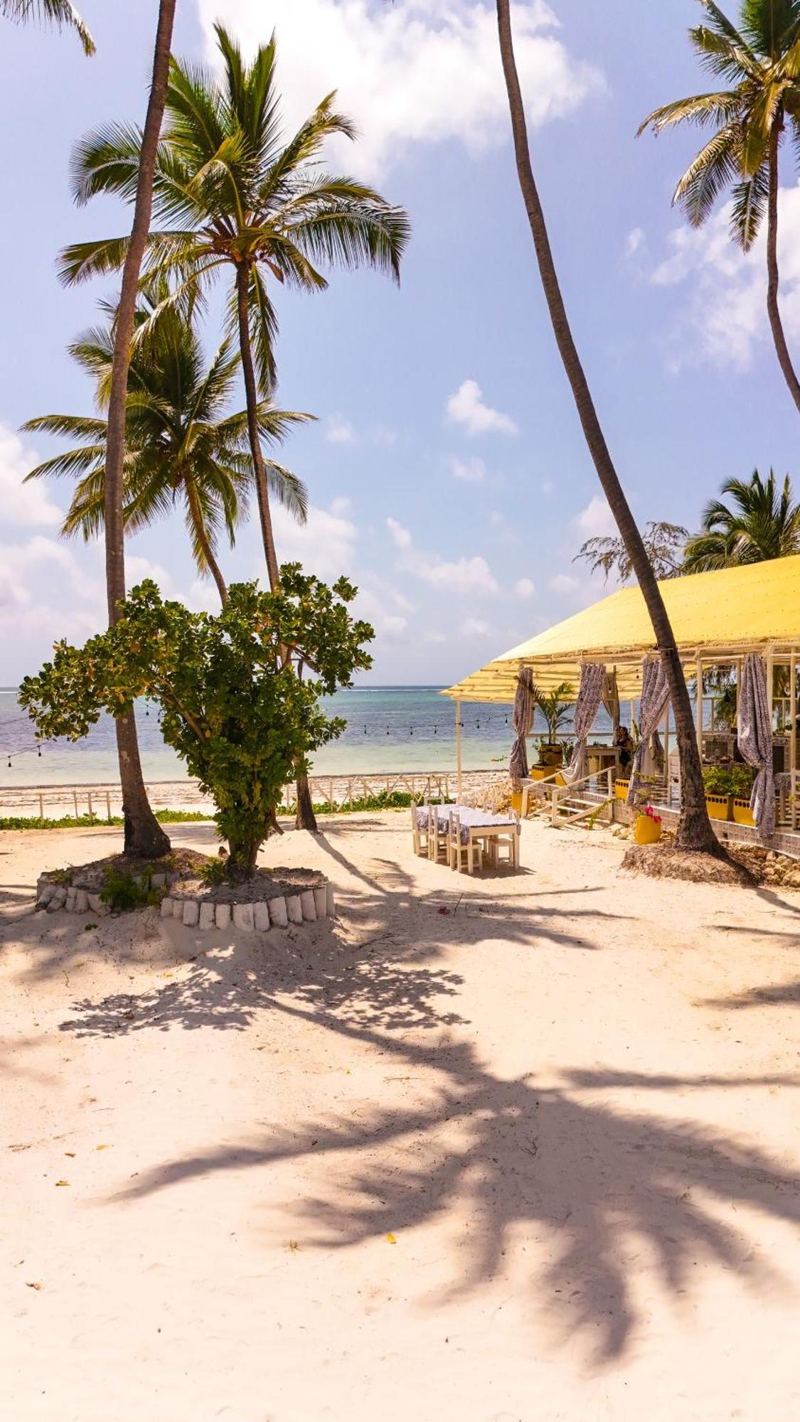 Pili Pili Orient Beach Resort Буейю Екстериор снимка