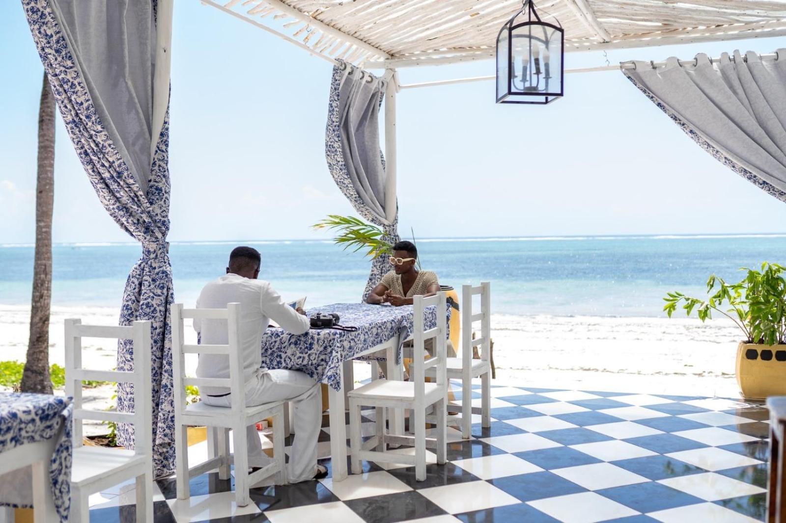 Pili Pili Orient Beach Resort Буейю Екстериор снимка
