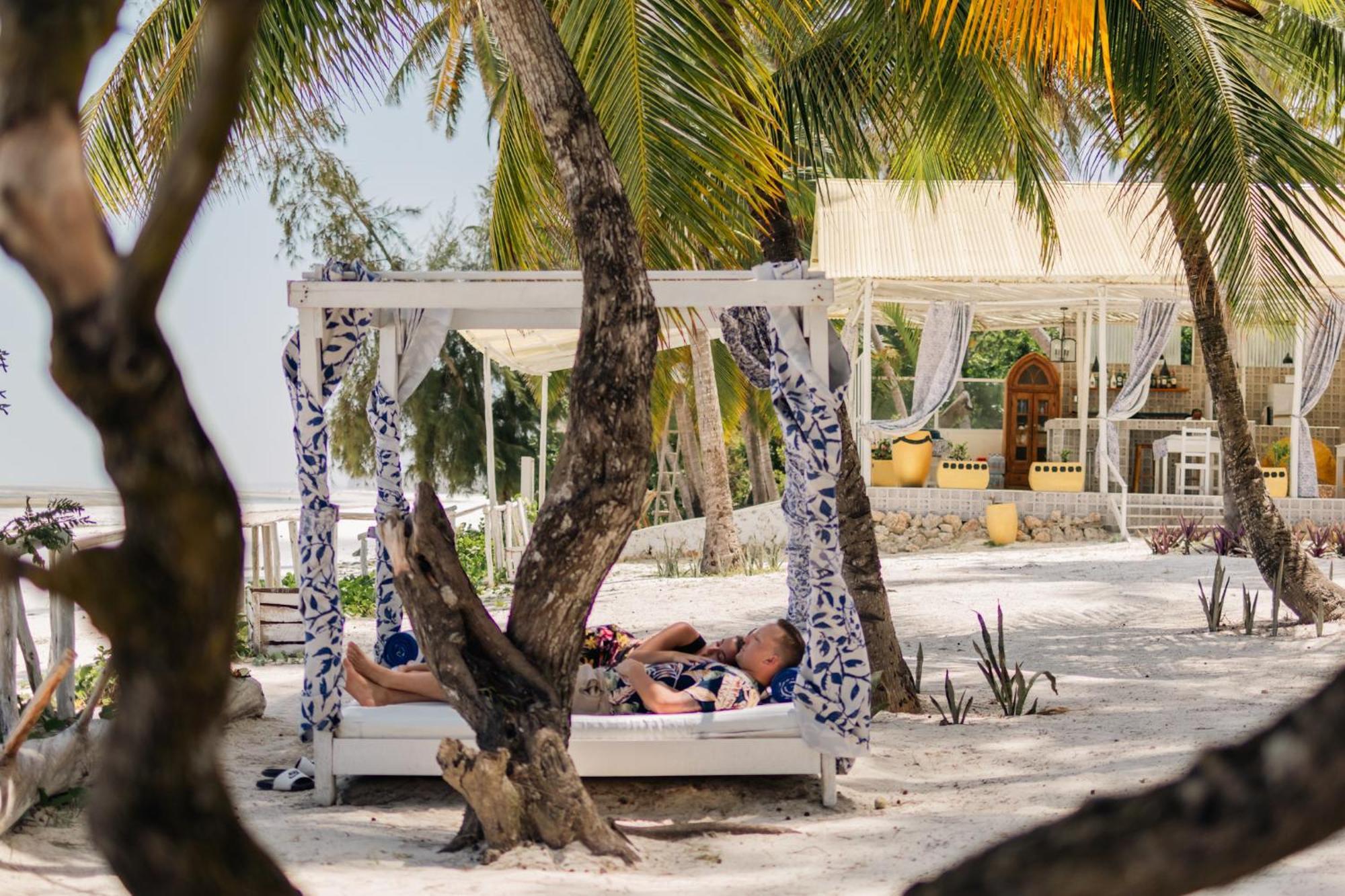 Pili Pili Orient Beach Resort Буейю Екстериор снимка
